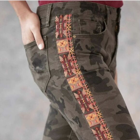 Driftwood Jackie Size 24 NWT Green Camo Aztec Embroidered Skinny Jeans Pants - Picture 15 of 15